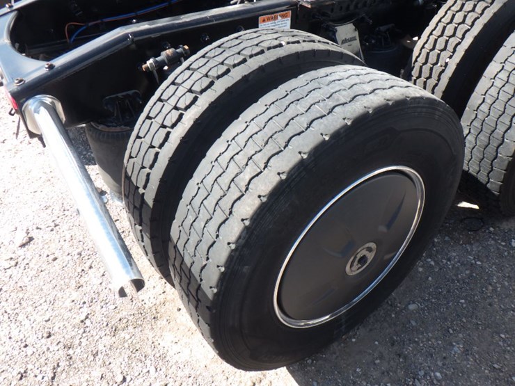 2024-freightliner-cascadia-126-image-8