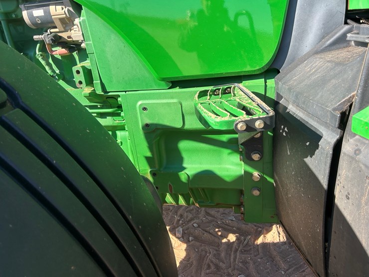 2010-john-deere-8320r-image-28