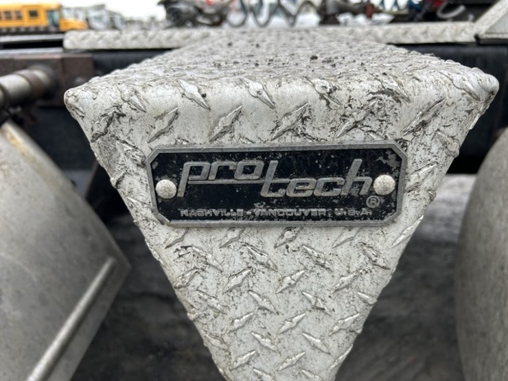 1985-mack-mh633-t/a-sleeper-truck-tractor-image-27