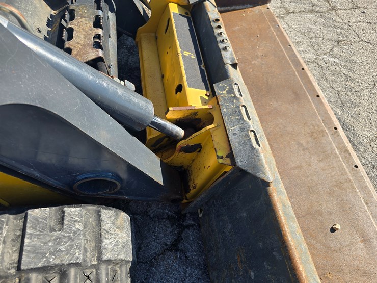 2012-deere-329d-image-20