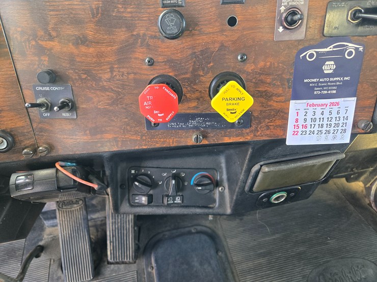 1997-peterbilt-377-image-60