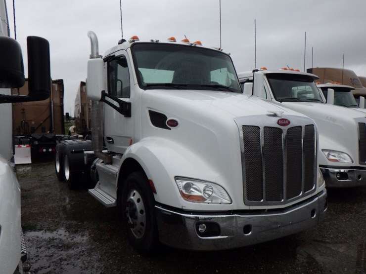 2017-peterbilt-579-image-3
