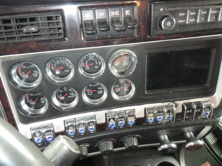 2014-kenworth-t660-image-22