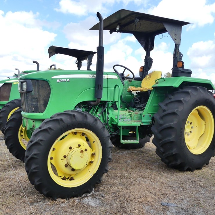2013 JOHN DEERE 5075E