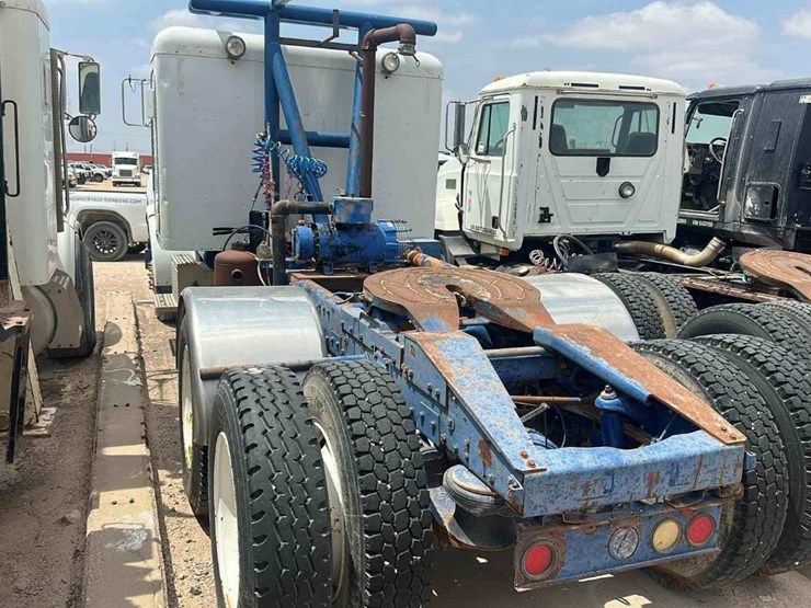 2001-peterbilt-378-image-4