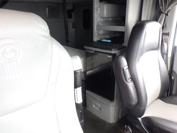 2017-kenworth-t680-image-5