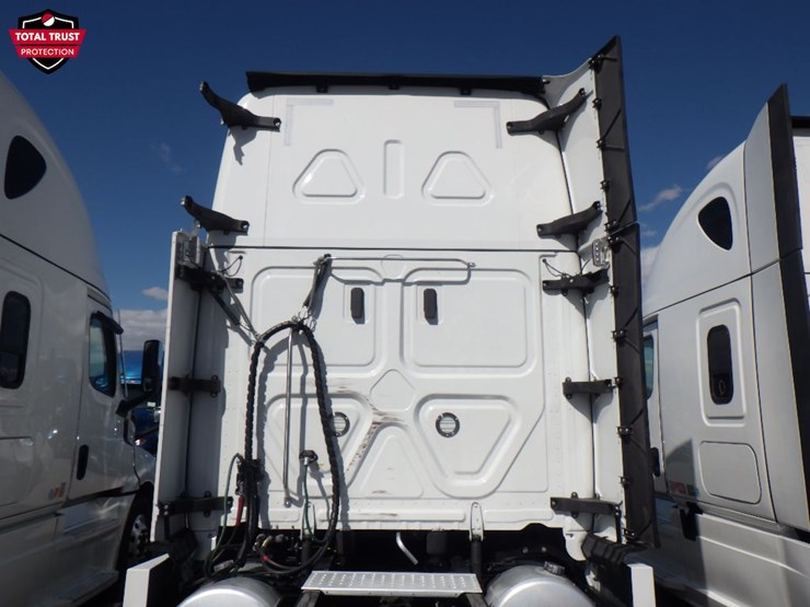 2024-freightliner-cascadia-126-image-14