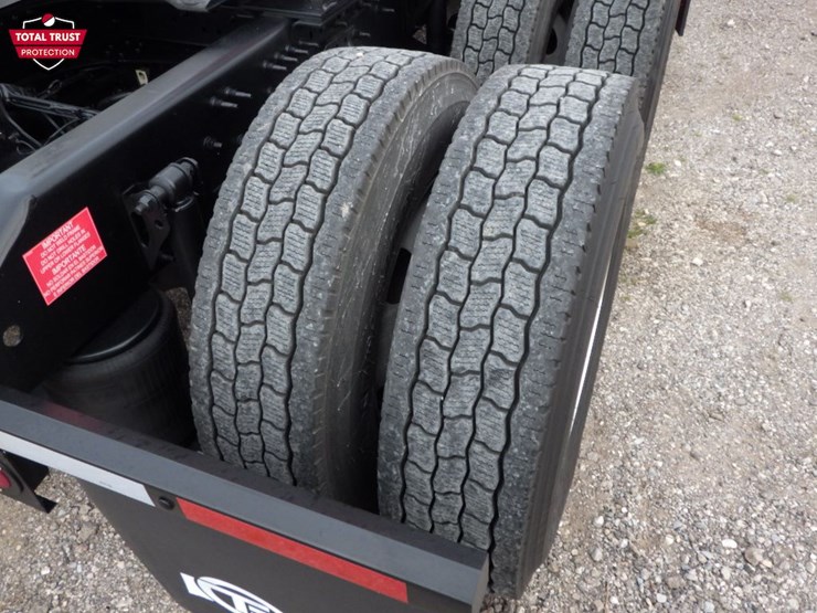 2025-volvo-vnl-760-image-8