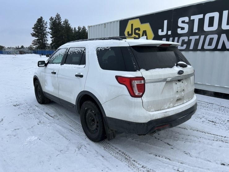 2016-ford-explorer-image-3