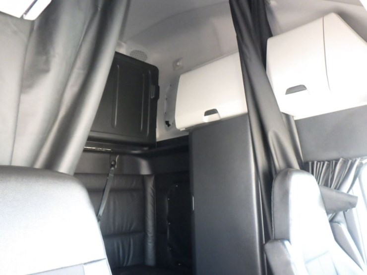 2024-freightliner-cascadia-126-image-4