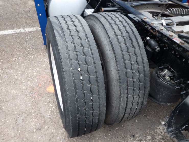 2021-freightliner-cascadia-126-image-21