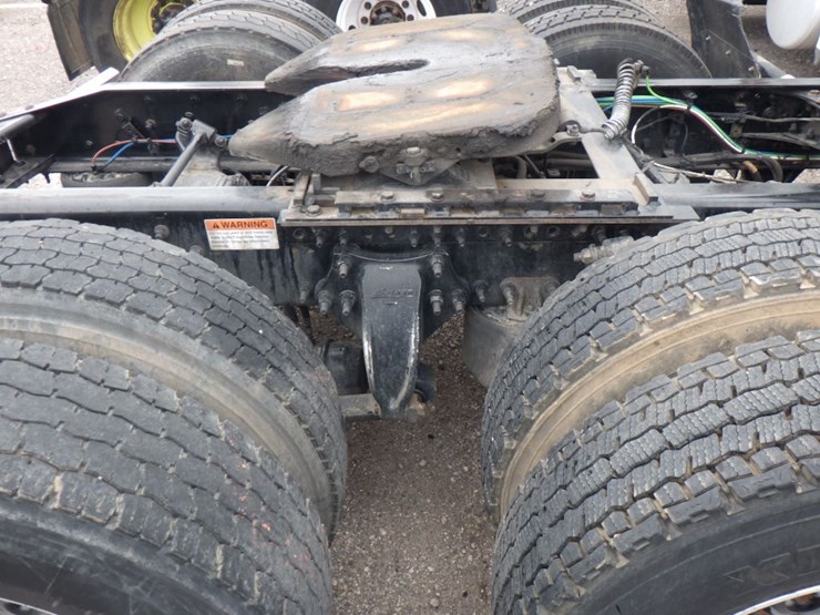 2022-freightliner-cascadia-126-image-6