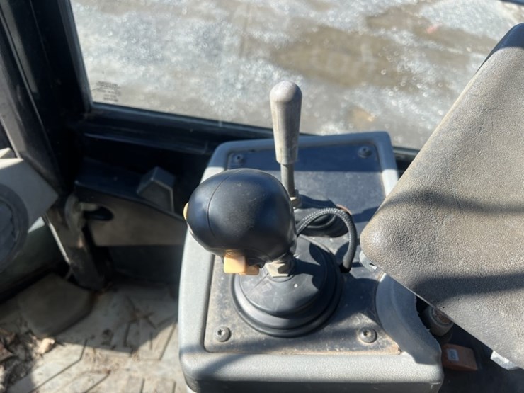 2006-caterpillar-924g-image-22