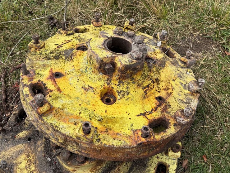 (2)-john-deere-30”-wheel-castings-image-4