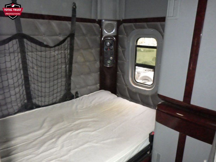 2019-freightliner-coronado-122-image-5