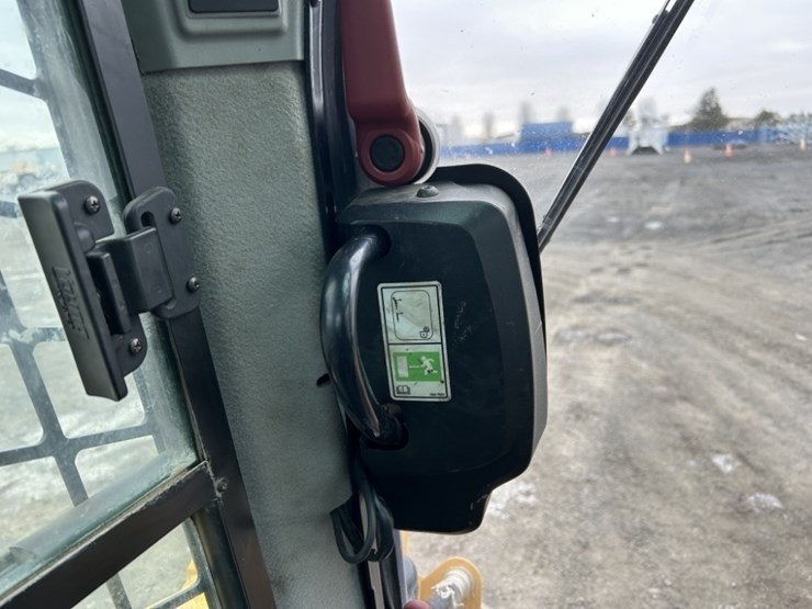 2021-caterpillar-289d3-image-31