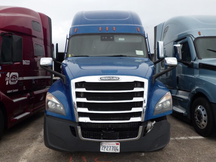 2021-freightliner-cascadia-126-image-3