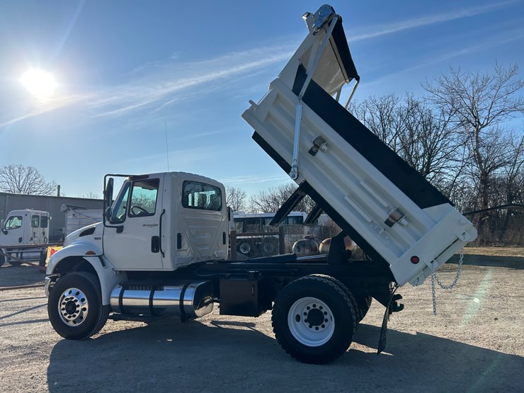 2013-international-durastar-4400-image-40