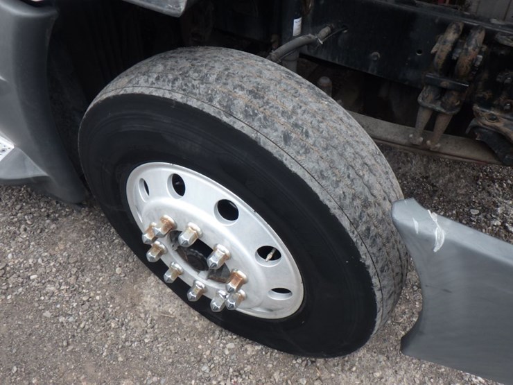 2013-freightliner-cascadia-125-image-29