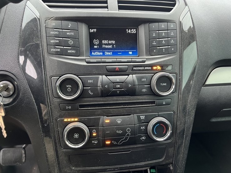 2017-ford-explorer-image-31