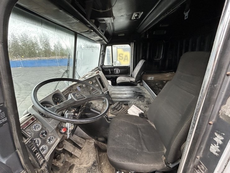1985-mack-mh633-t/a-sleeper-truck-tractor-image-12