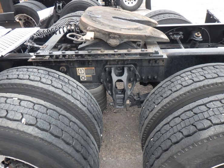 2022-kenworth-t680-image-13