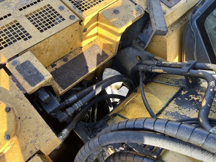 2004-deere-225c-lc-image-23