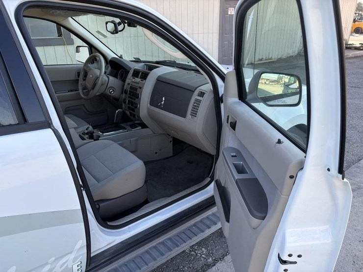 2012-ford-escape-image-9