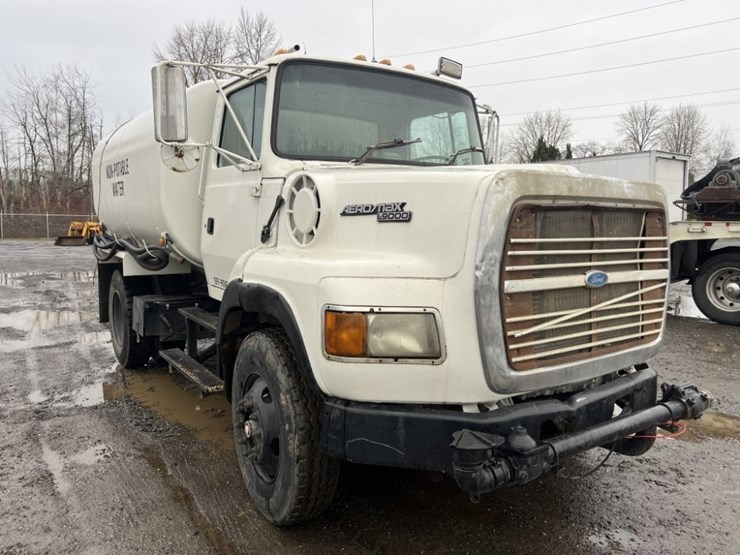 1995-ford-l9000-image-2