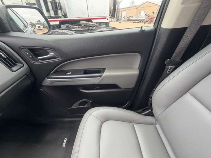 2019-chevrolet-colorado-image-38