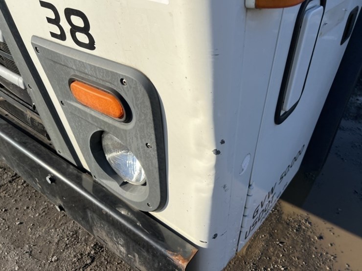 2013-mack-leu612-image-16