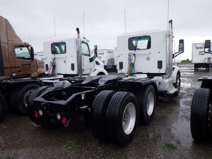 2017-peterbilt-579-image-6