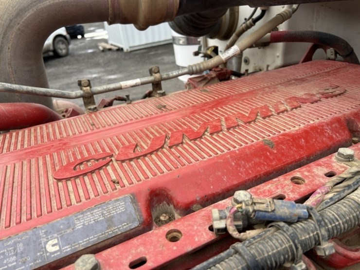 2017-peterbilt-389-image-11