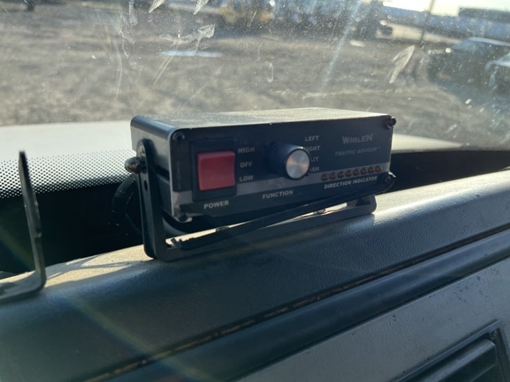 2000-freightliner-fl50-image-24