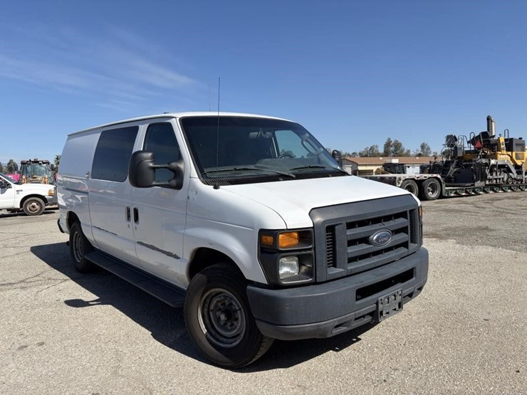 2013-ford-e350-image-2