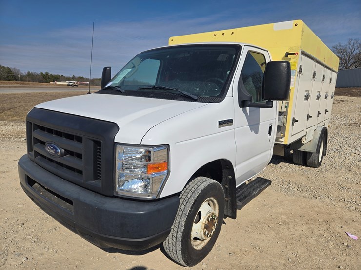 2019-ford-e450-image-1