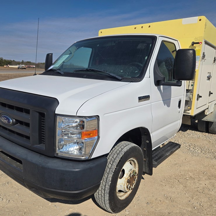 2019 FORD E450