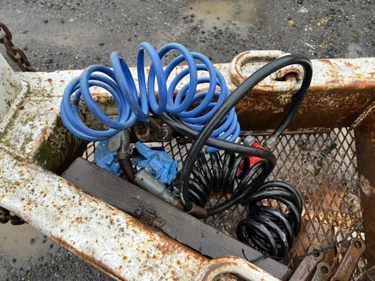 1989-trailmaster-t/a-tilt-deck-equipment-trailer-image-9