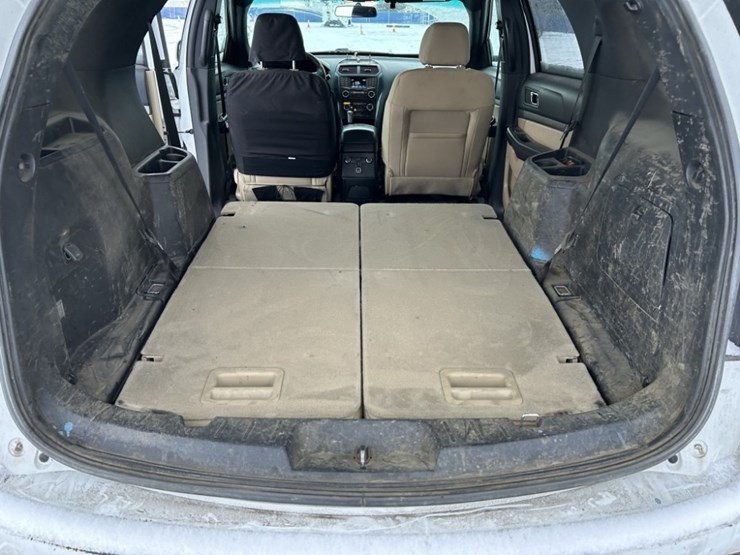 2016-ford-explorer-image-17