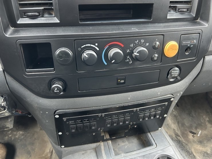 2009-dodge-ram-5500-image-23