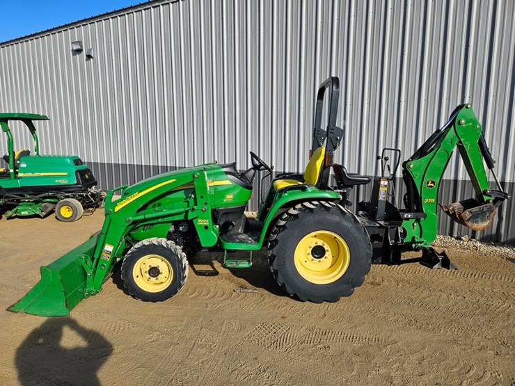 john-deere-3320-image-2