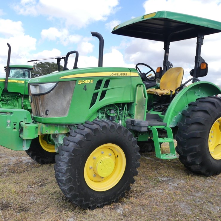 JOHN DEERE 5065E