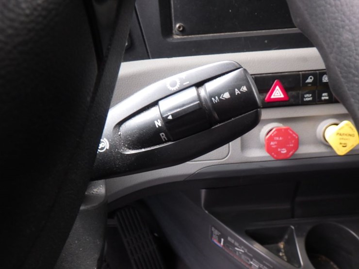 2019-freightliner-cascadia-126-image-25