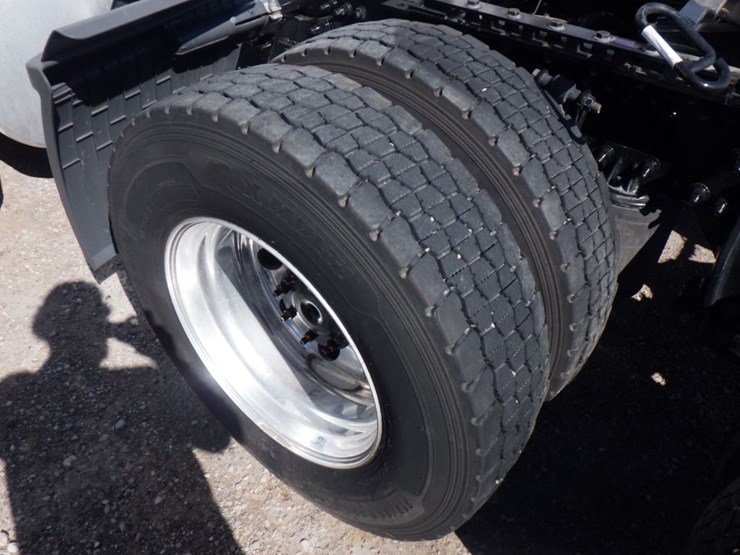 2024-freightliner-cascadia-126-image-15