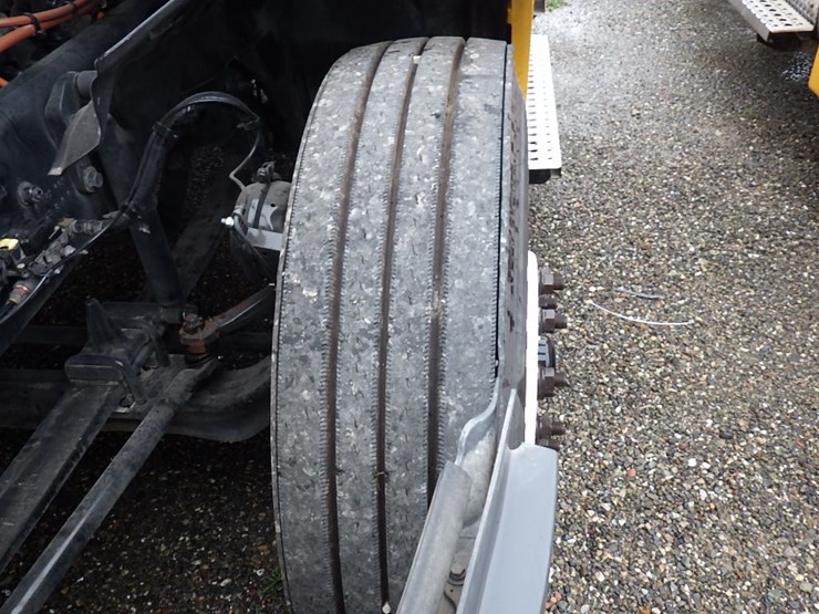 2022-freightliner-cascadia-126-image-17