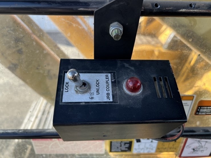 2004-deere-225c-lc-image-32