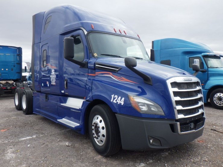 2019-freightliner-cascadia-126-image-4