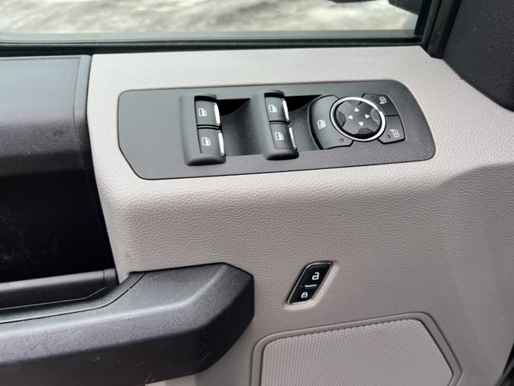 2016-ford-f150-xl-image-26