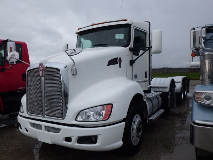 2014-kenworth-t660-image-1