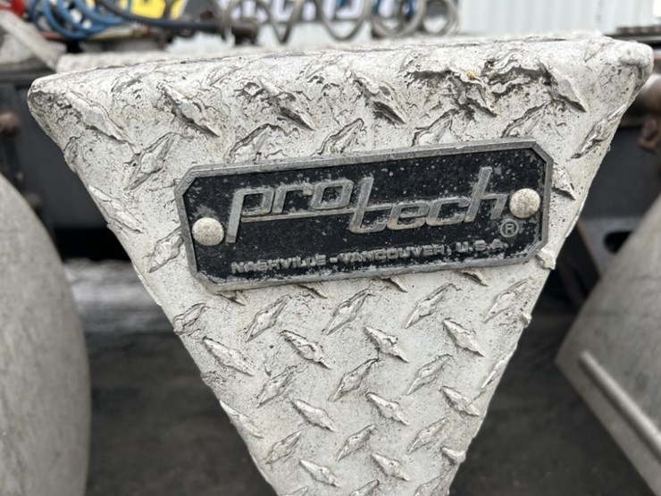 1985-mack-mh633-t/a-sleeper-truck-tractor-image-24